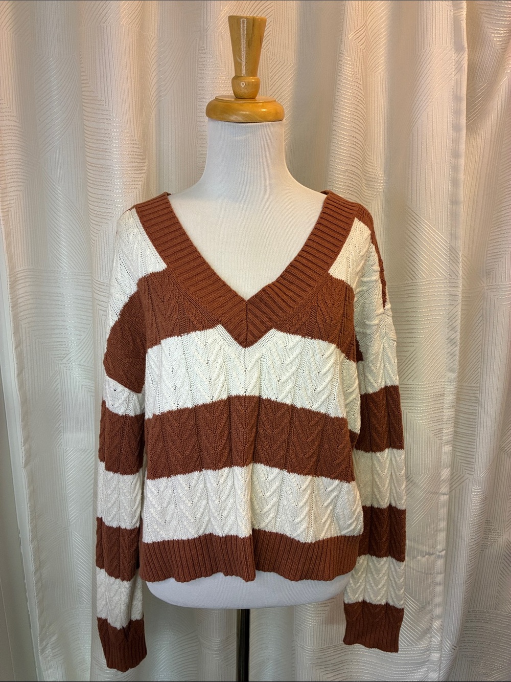 American Eagle Outfitters V-Neck Striped Sweater in Cream and Rust